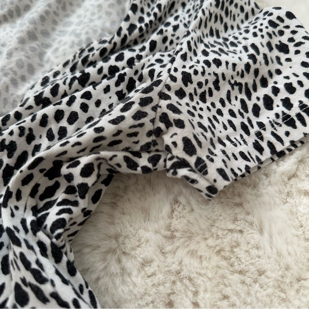 brandy melville white and black spotted cross over tie top - Picture 3 of 8